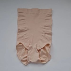 NWOT SKIMS SEAMLESS SCULPT HIGH-WAISTED BRIEF, Color Ochre